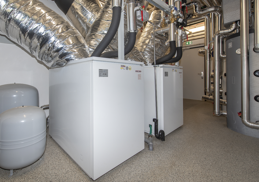 Innen aufgestellte Luft-Wasser-Wärmepumpe zum Heizen