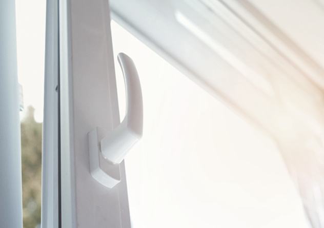 Energieverbrauch: Mehr als die Hälfte der Wärme im Gebäude geht über Fenster oder Infiltration verloren. So werfen Sie Ihr Geld buchstäblich zum Fenster heraus.